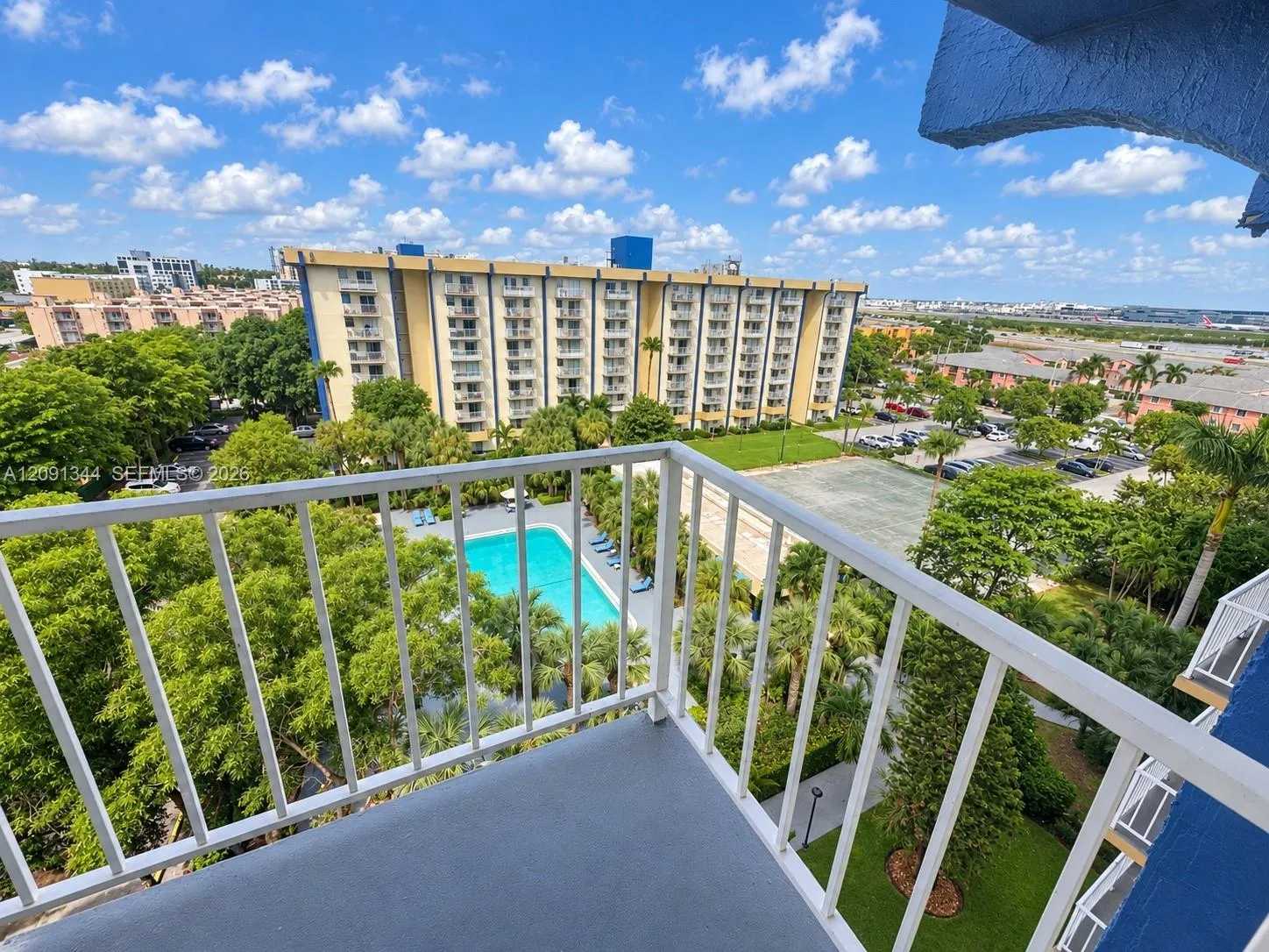 En Venta 4550 NW 9th Street 901E, Miami, FL 33126, Miami, FL 33126