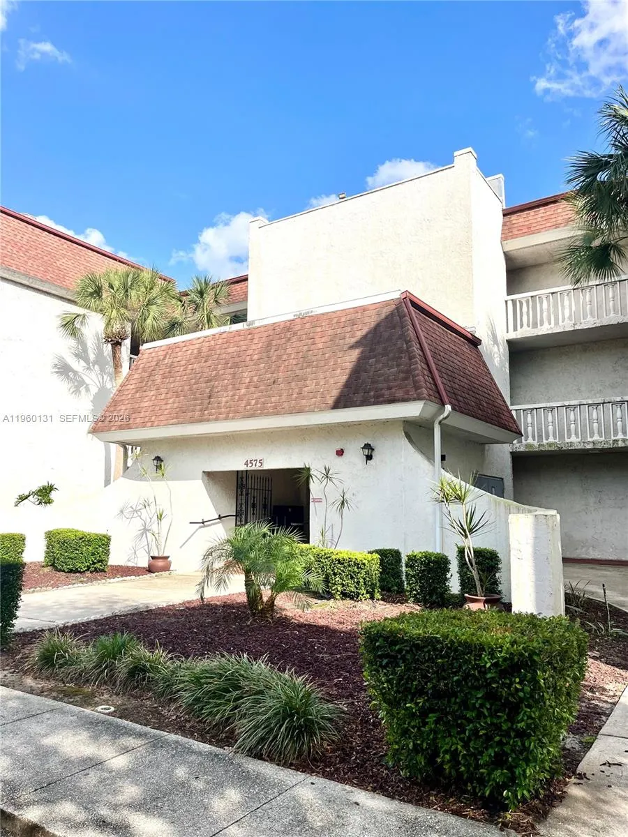 Foto de propiedad en 4575 S Texas Avenue 307, Orlando, FL 32839 Orlando con MLS# 