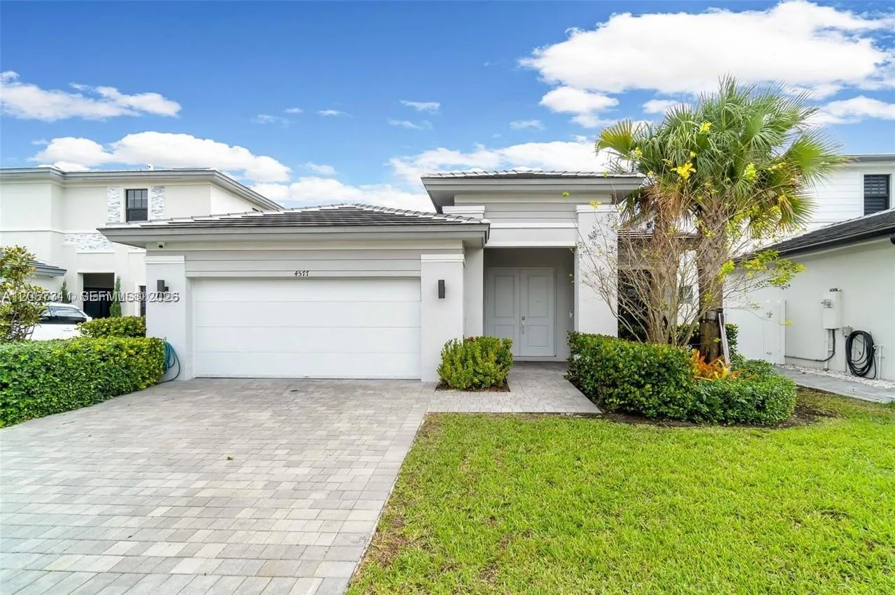 Foto de propiedad en 4577 SW 174th Avenue, Miramar, FL 33029 Miramar con MLS# 