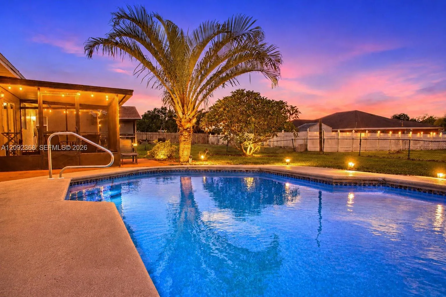 Foto de propiedad en 458 SE Doat Street, Port St. Lucie, FL 34983 Port St. Lucie con MLS# 