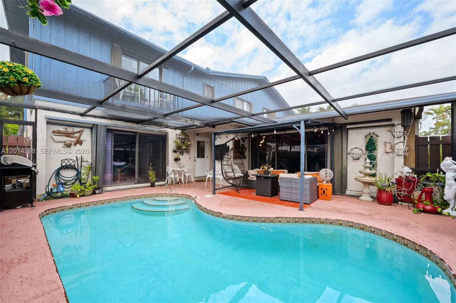 Foto de propiedad en 4582 Holly Lake Drive, Lake Worth, FL 33463 Lake Worth con MLS# 