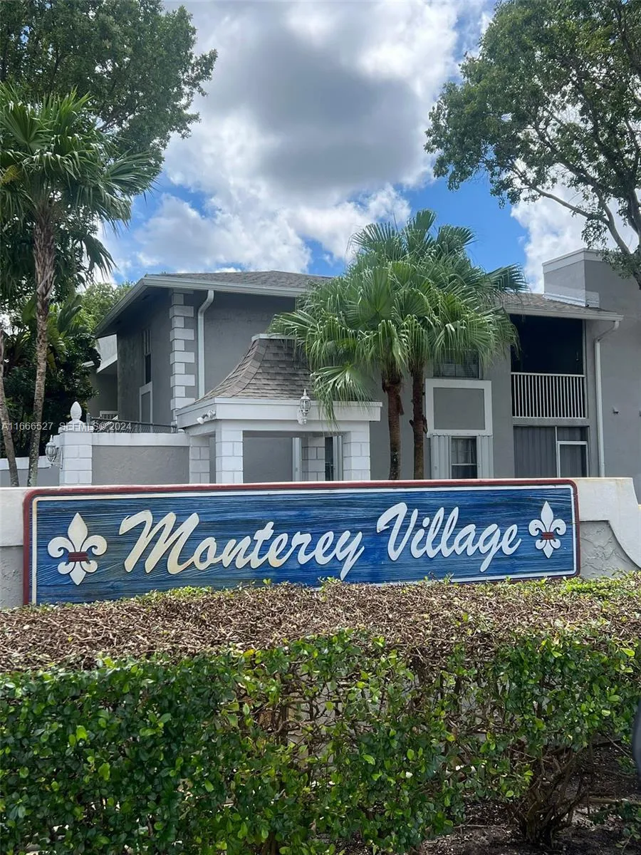 Foto de propiedad en 459 NE 210th Cir Terrace 201-17, Miami, FL 33179 Miami con MLS# 