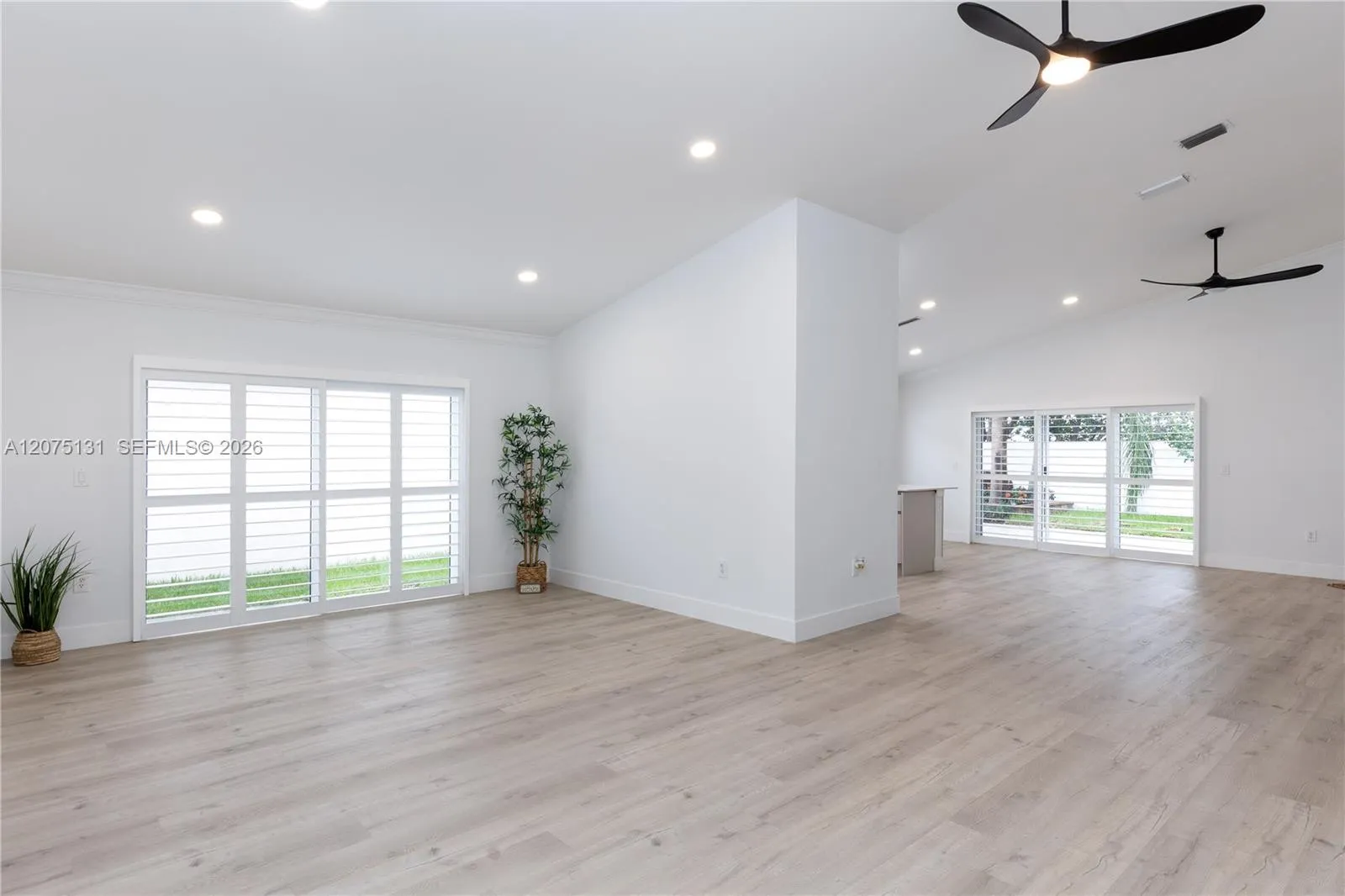 Foto de propiedad en 46 Gables Boulevard, Weston, FL 33326 Weston con MLS# 