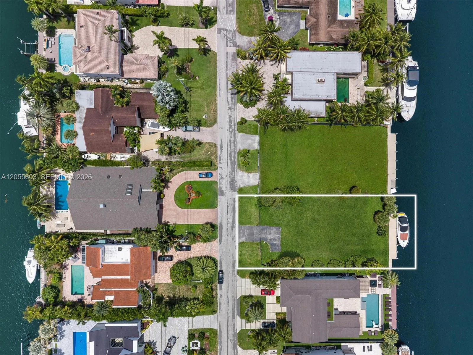 En Venta 460 Holiday Drive, Hallandale Beach, FL 33009, Hallandale Beach, FL 33009