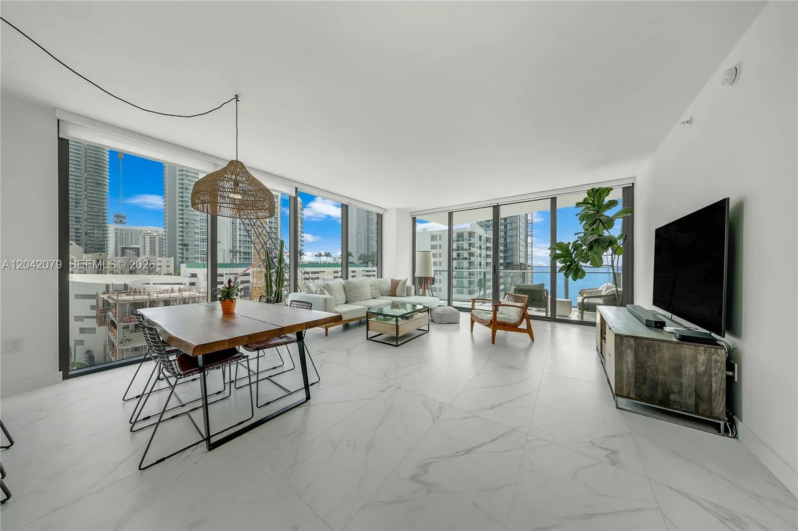 Foto de propiedad en 460 NE 28th Street 701, Miami, FL 33137 Miami con MLS# 