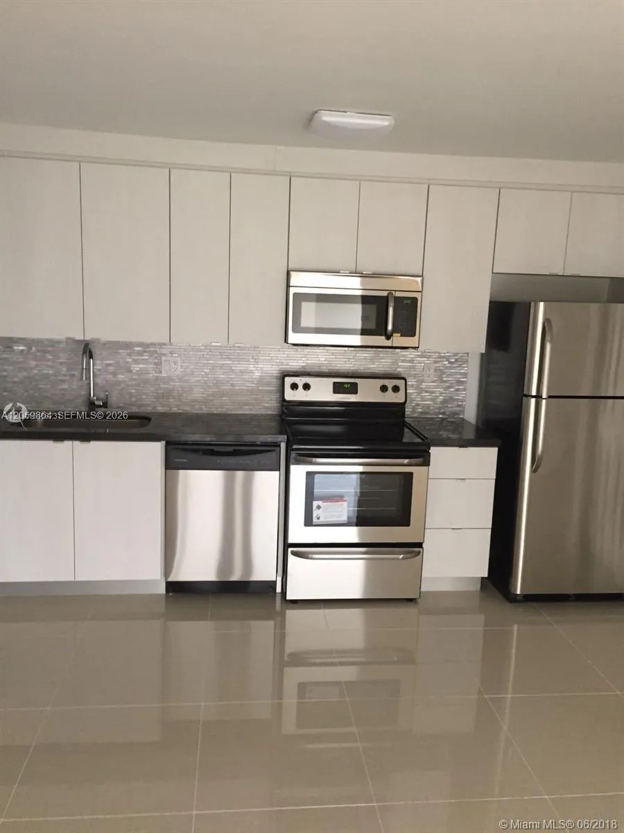Foto de propiedad en 4600 NW 79th Avenue 2B, Doral, FL 33166 Doral con MLS# 