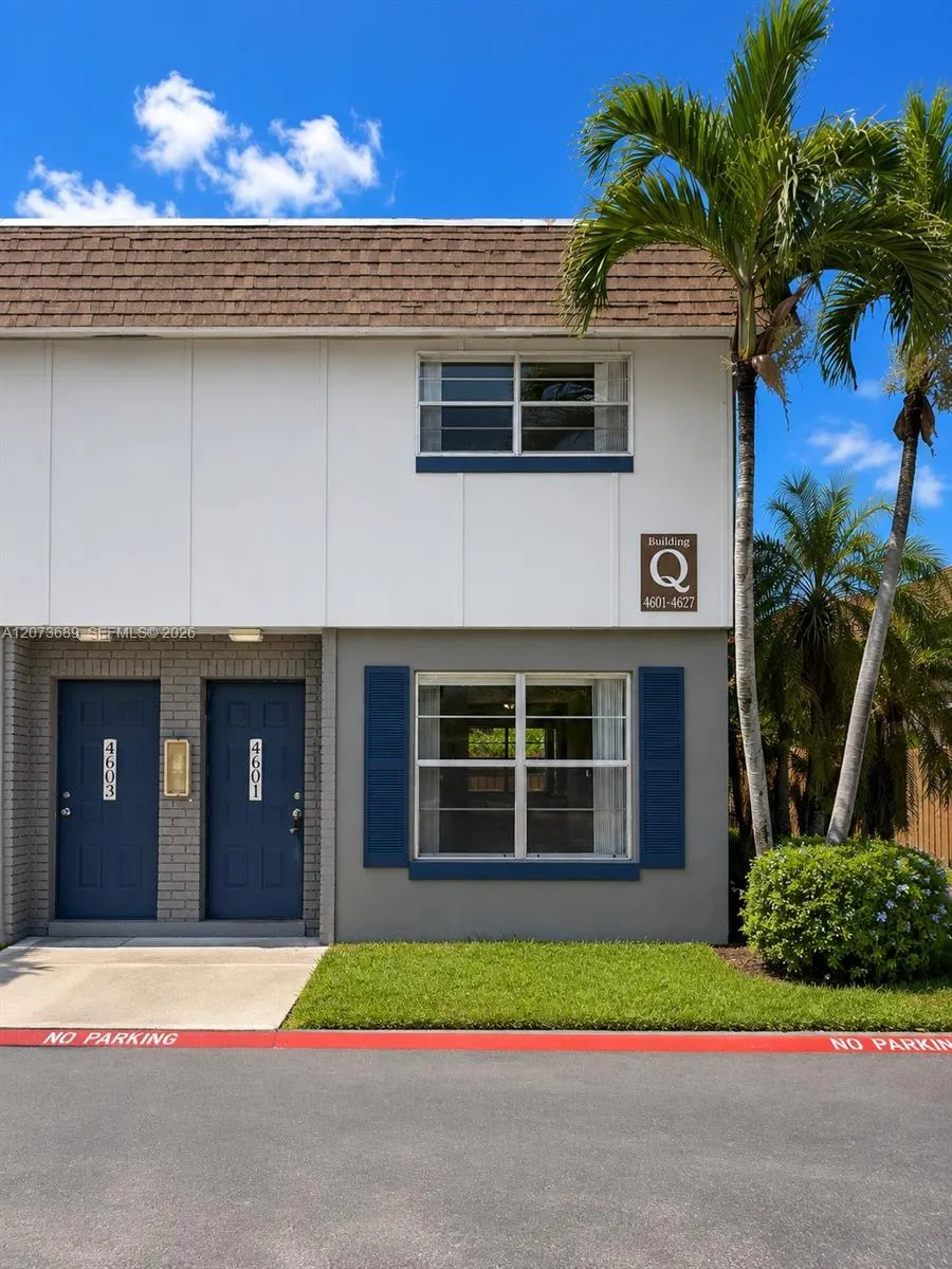 Foto de propiedad en 4601 NW 9th Drive 4601, Plantation, FL 33317 Plantation con MLS# 