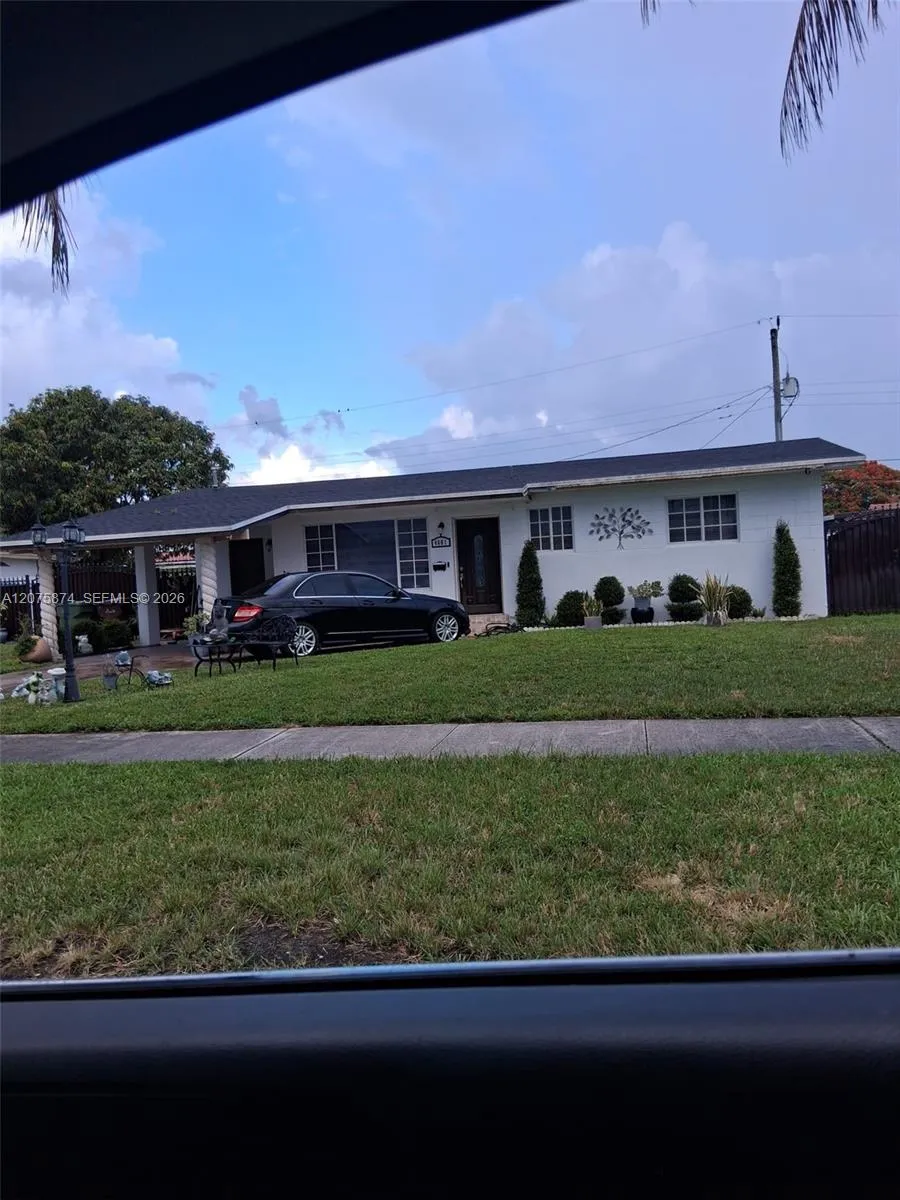 En Venta 4601 W 9th Avenue, Hialeah, FL 33012, Hialeah, FL 33012