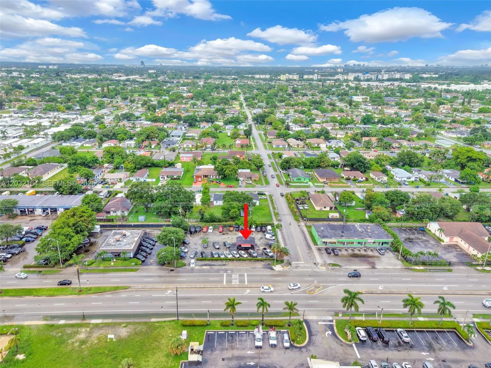 Foto de propiedad en 4601 W Hallandale Beach Boulevard, Hollywood, FL 33023 Hollywood con MLS# 