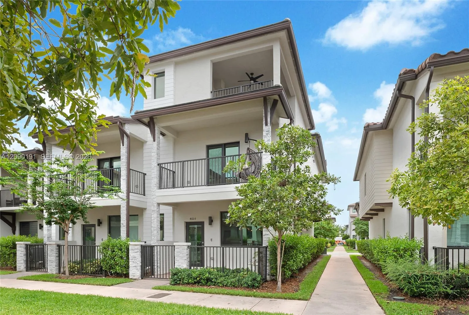 En Venta 4605 NW 83rd Path, Doral, FL 33166, Doral, FL 33166