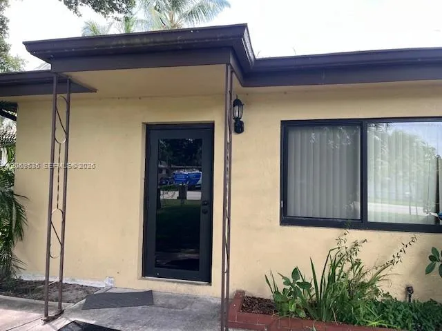 Foto de propiedad en 4605 SW 65th Avenue, Davie, FL 33314 Davie con MLS# 