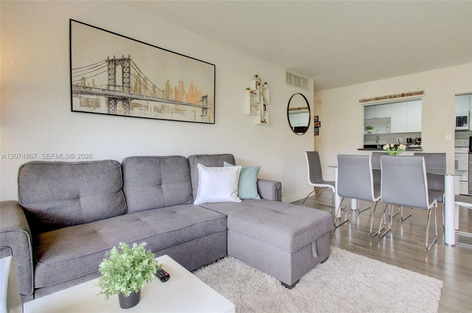 Foto de propiedad en 4610 NW 79th Avenue 2D, Doral, FL 33166 Doral con MLS# 