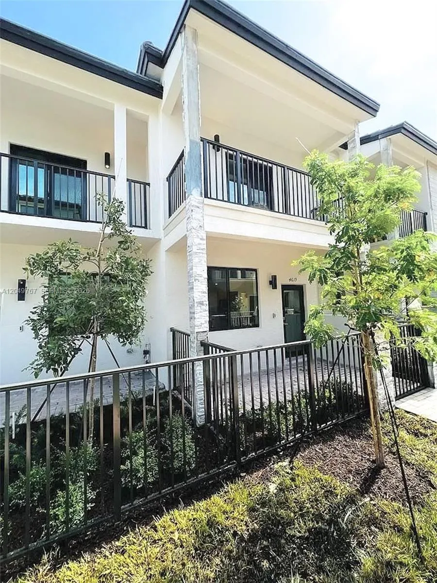 Foto de propiedad en 4619 NW 83rd Parkway 4619, Doral, FL 33166 Doral con MLS# 