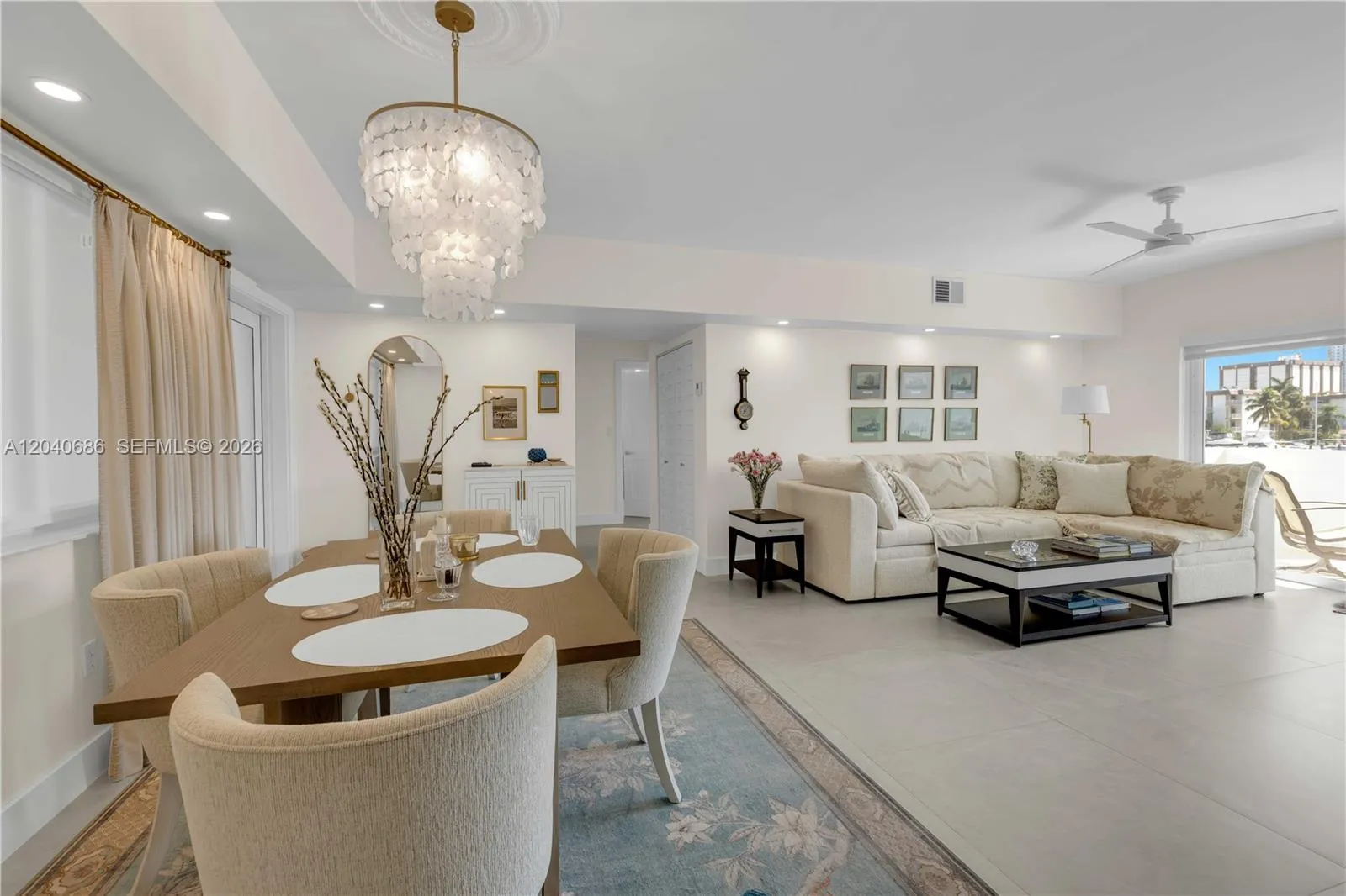 Foto de propiedad en 462 Golden Isles Drive 211, Hallandale Beach, FL 33009 Hallandale Beach con MLS# 