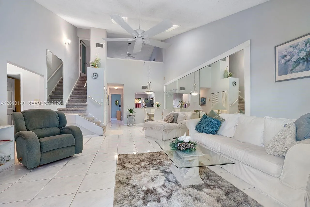 Vendido 462 SE 14th Street, Dania Beach, FL 33004, Dania Beach, FL 33004