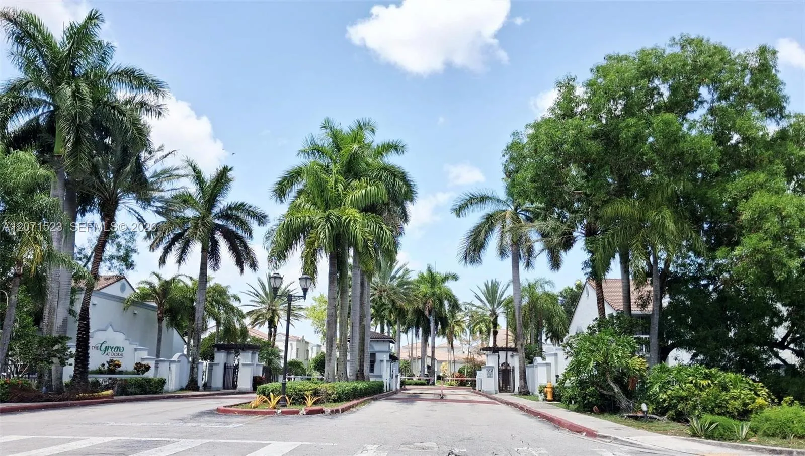 Foto de propiedad en 4621 NW 97 Court 4621, Doral, FL 33178 Doral con MLS# 