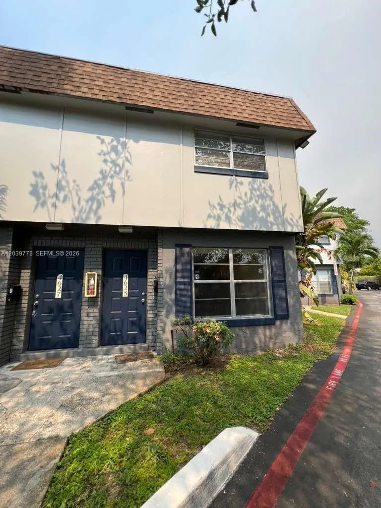 Foto de propiedad en 4625 NW 9th Drive 4625, Plantation, FL 33317 Plantation con MLS# 