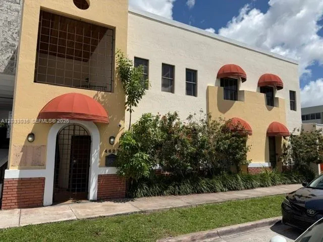 Foto de propiedad en 4627 Ponce De Leon Boulevard, Coral Gables, FL 33146 Coral Gables con MLS# 