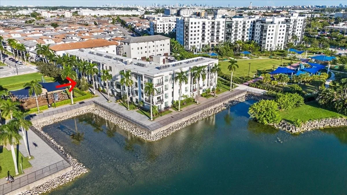 Foto de propiedad en 4636 NW 84th Avenue 13, Doral, FL 33166 Doral con MLS# 