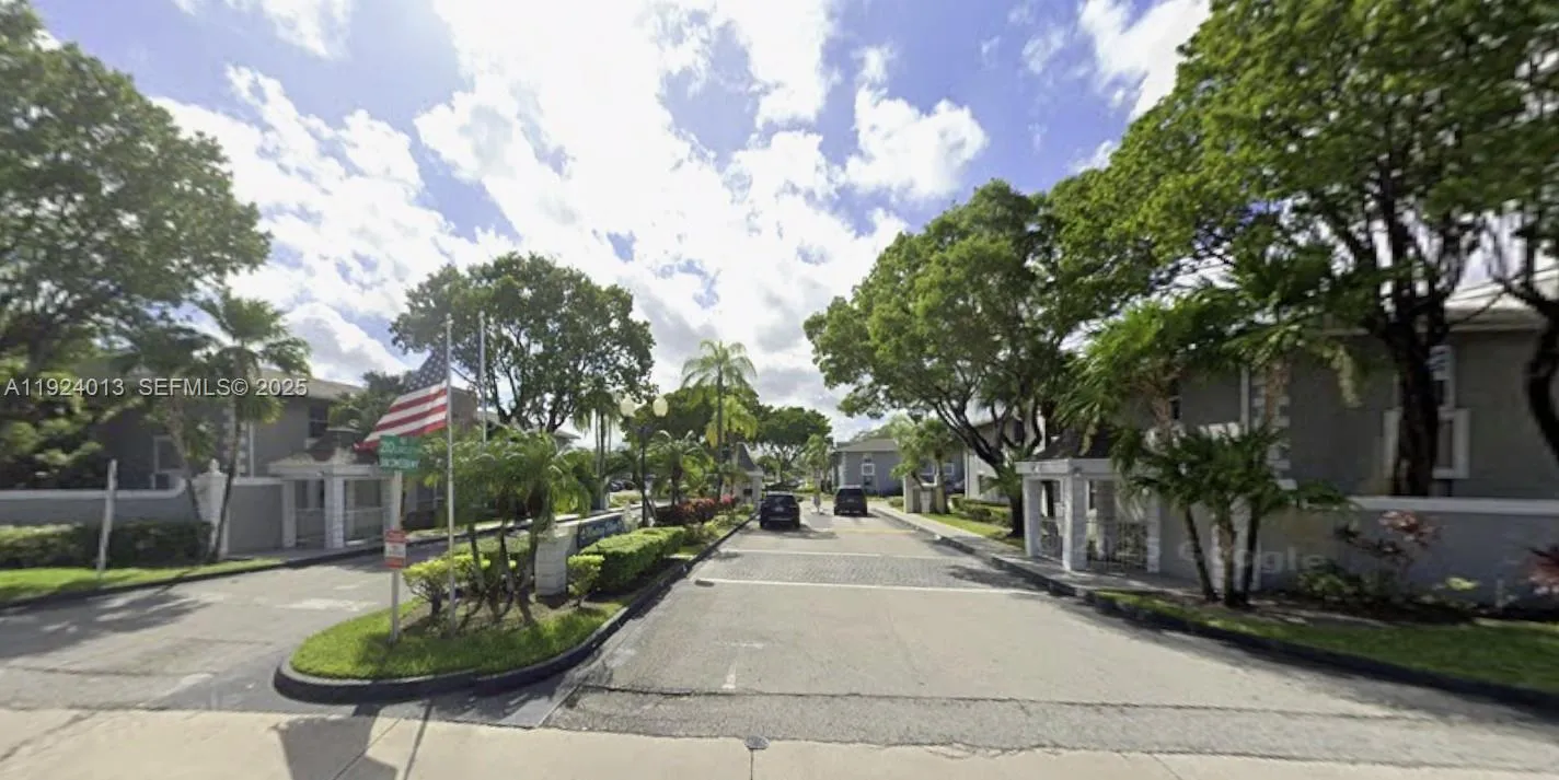 Foto de propiedad en 464 NE 210th Cir Terrace 102-10A, Miami, FL 33179 Miami con MLS# 