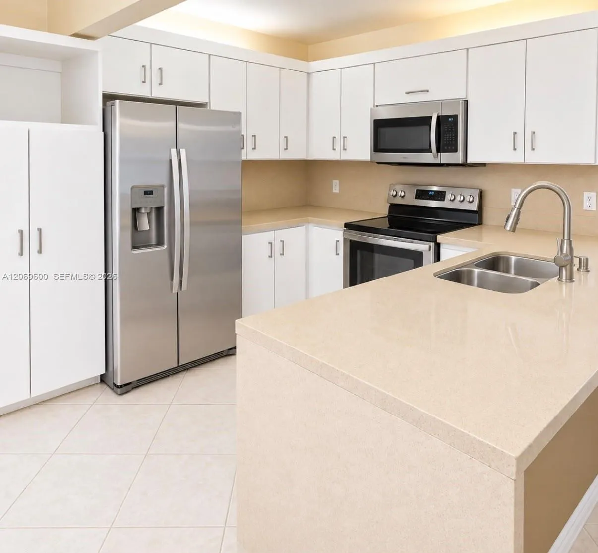 Foto de propiedad en 464 NE 210th Cir Terrace 201-10A, Miami, FL 33179 Miami con MLS# 