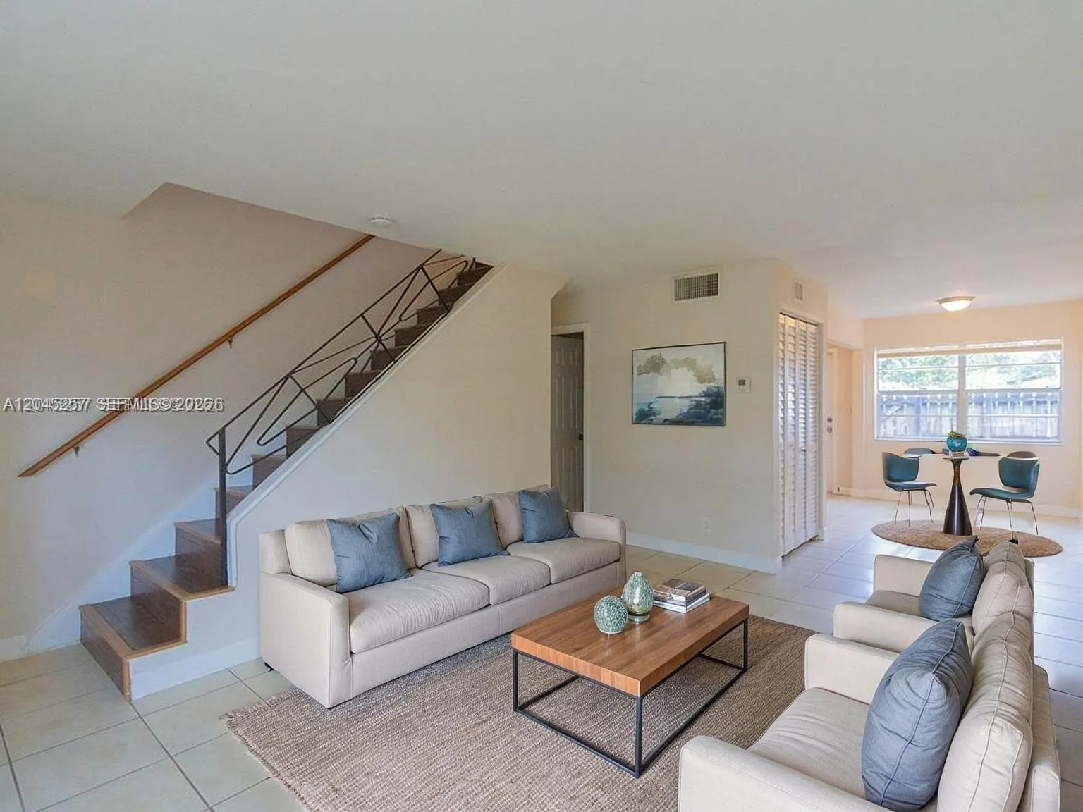 Foto de propiedad en 4648 NW 9th Drive 4648, Plantation, FL 33317 Plantation con MLS# 