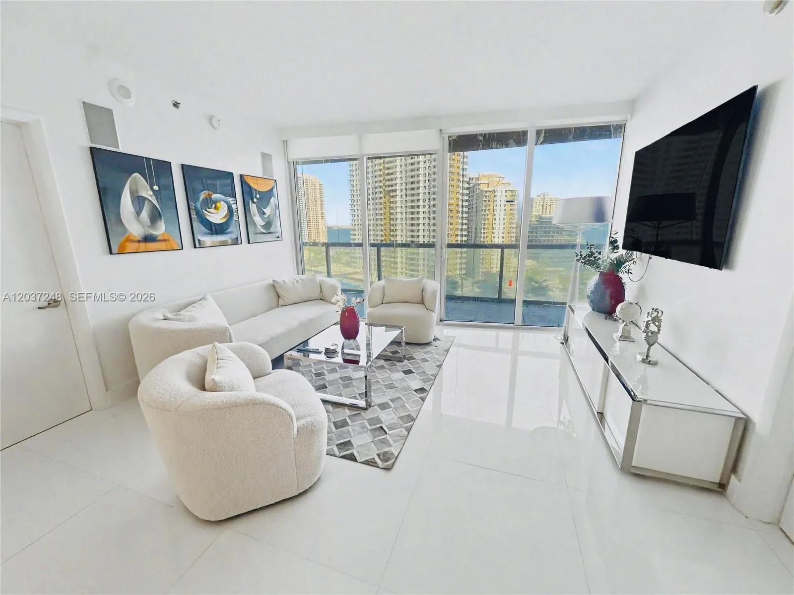 Foto de propiedad en 465 Brickell Avenue 1605, Miami, FL 33131 Miami con MLS#