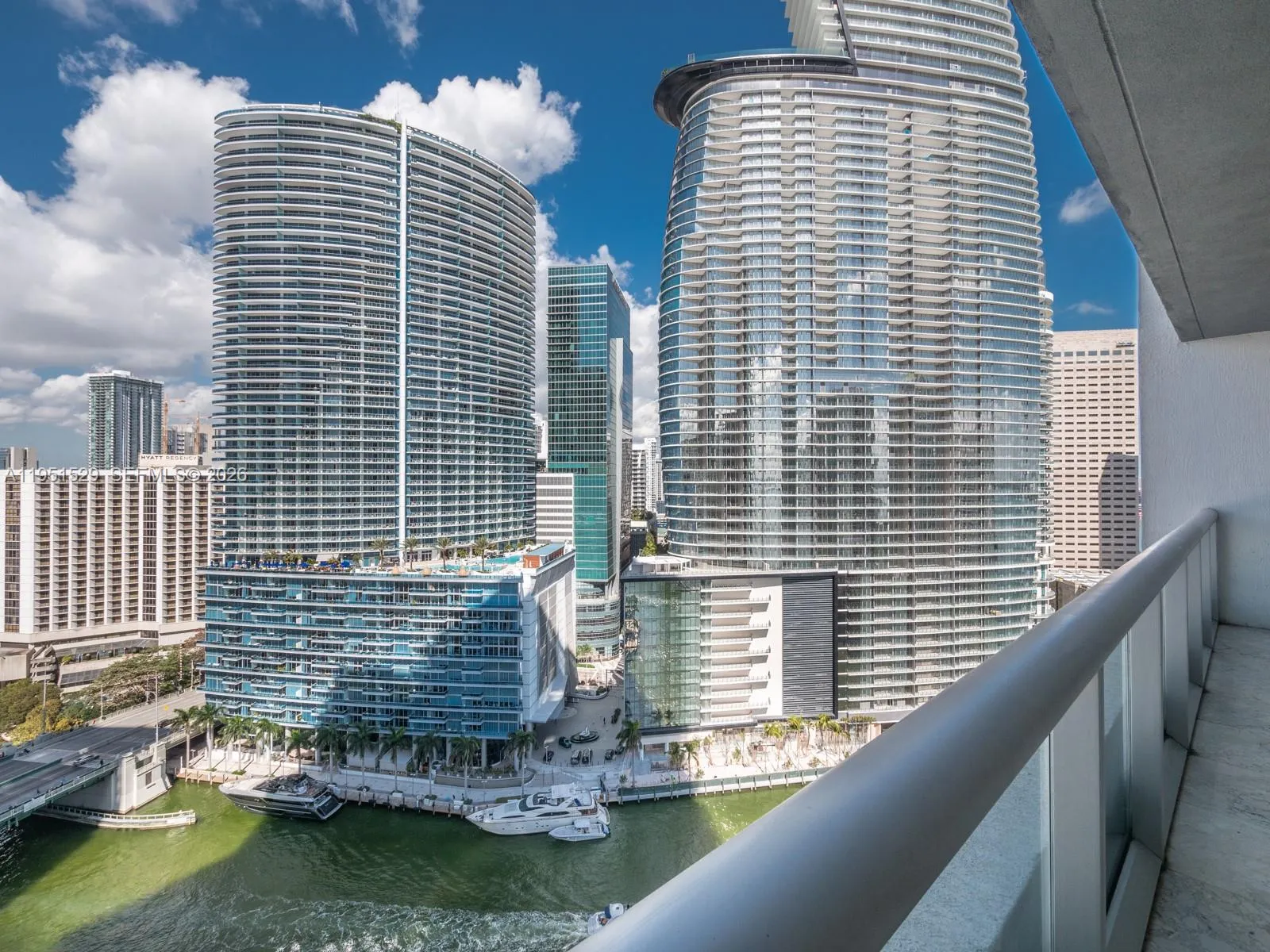 Foto de propiedad en 465 Brickell Avenue 2304, Miami, FL 33131 Miami con MLS#