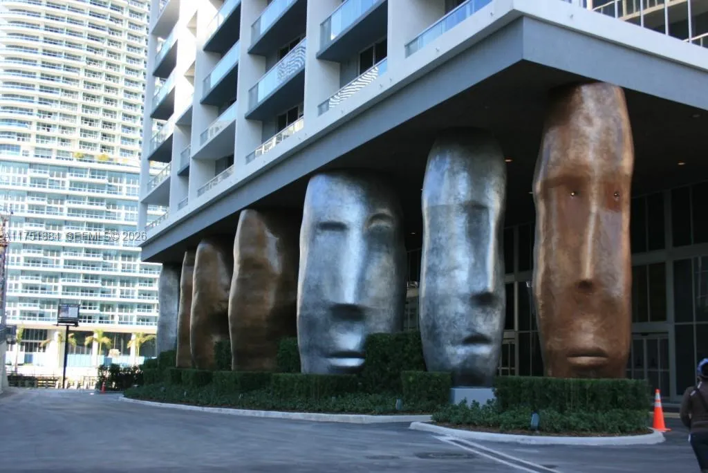Foto de propiedad en 465 Brickell Avenue 2405, Miami, FL 33131 Miami con MLS# 
