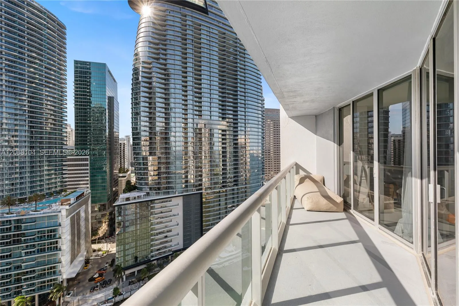 Foto de propiedad en 465 Brickell Avenue 2504, Miami, FL 33131 Miami con MLS#