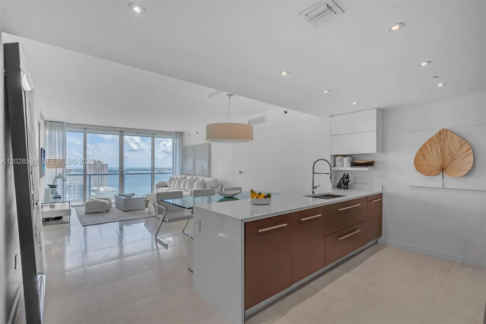Foto de propiedad en 465 Brickell Avenue 2703, Miami, FL 33131 Miami con MLS# 
