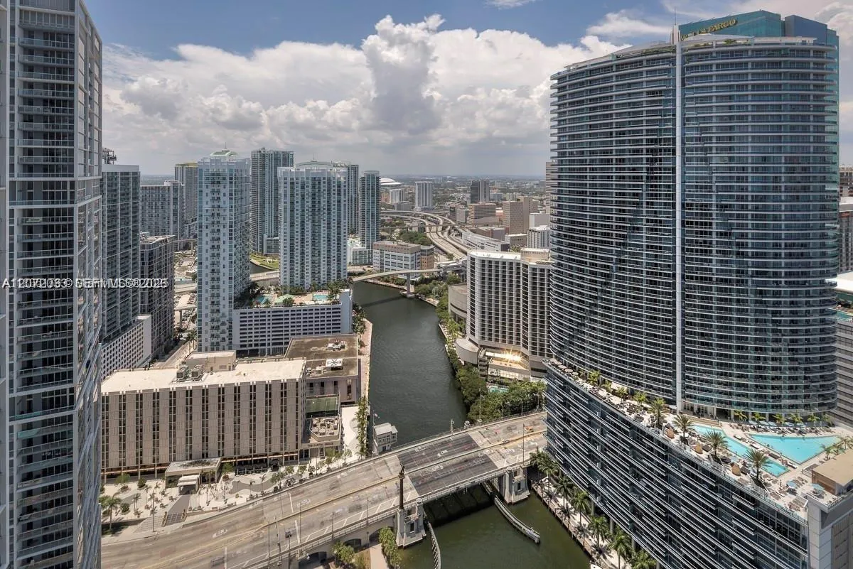 Foto de propiedad en 465 Brickell Avenue 4104, Miami, FL 33131 Miami con MLS# 