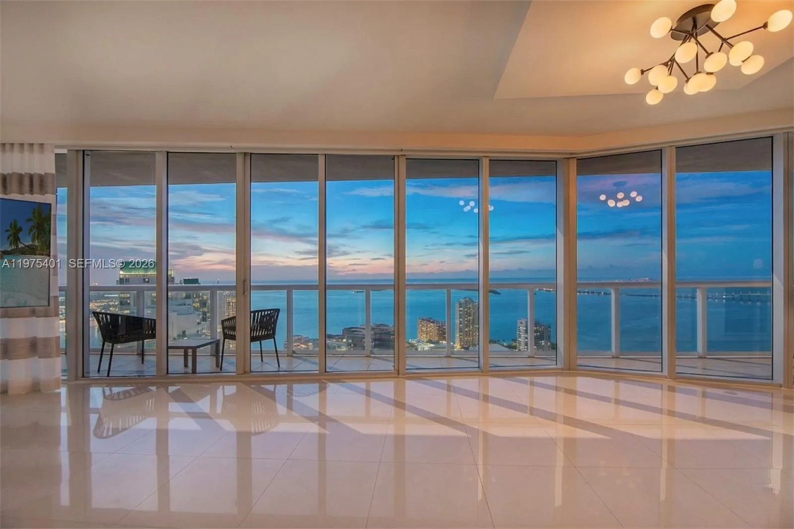 Foto de propiedad en 465 Brickell Avenue 4301, Miami, FL 33131 Miami con MLS# 