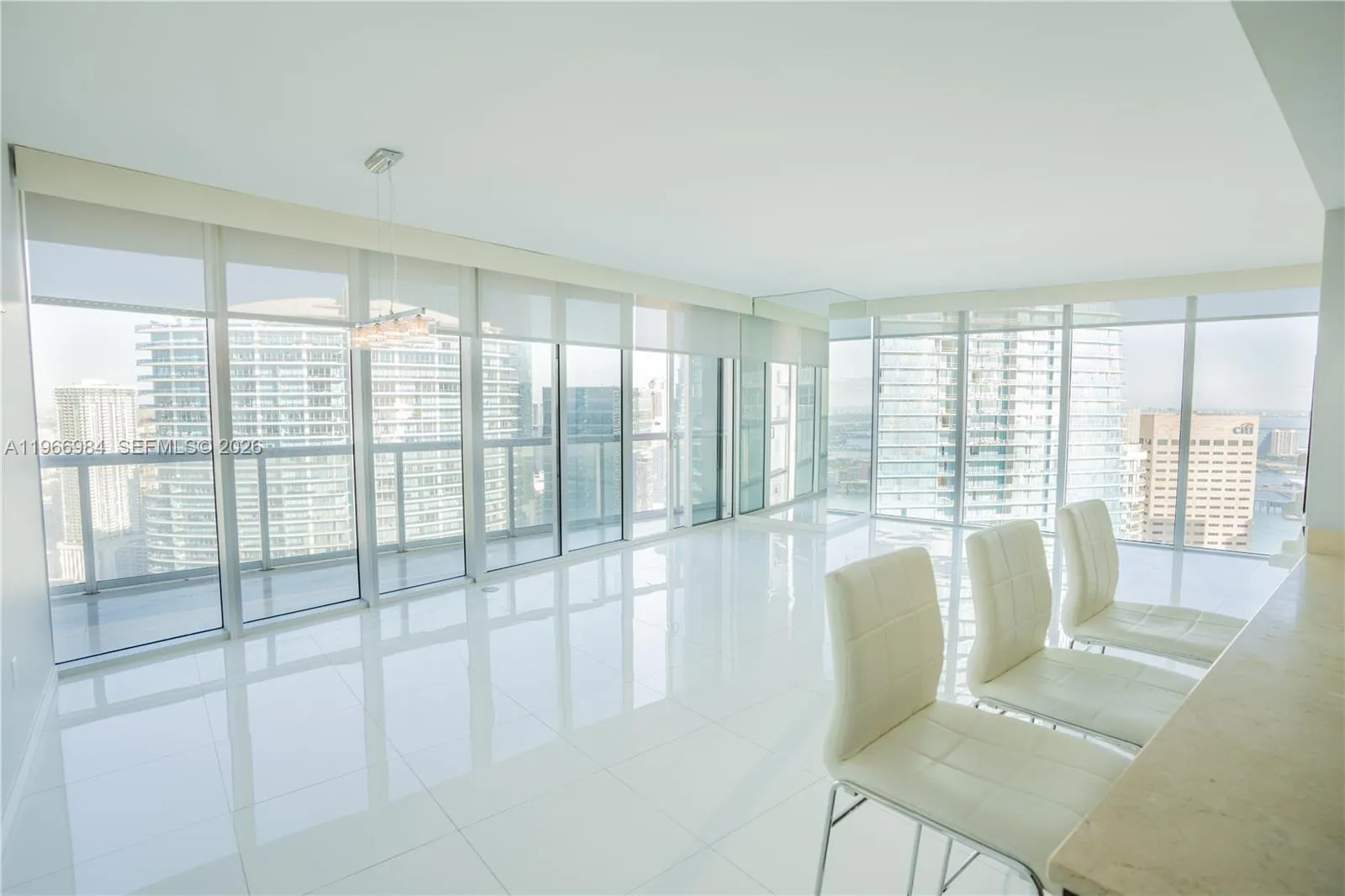 Foto de propiedad en 465 Brickell Avenue 4802, Miami, FL 33131 Miami con MLS#