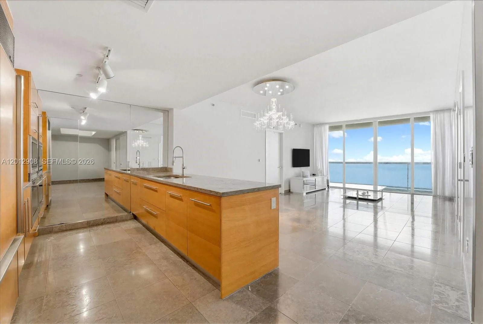 Foto de propiedad en 465 Brickell Avenue 4805, Miami, FL 33131 Miami con MLS# 