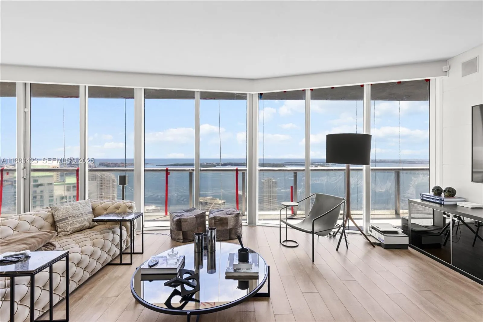 Foto de propiedad en 465 Brickell Avenue 4901, Miami, FL 33131 Miami con MLS# 