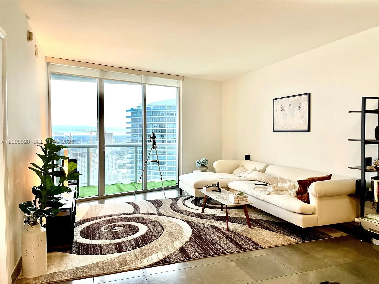 Foto de propiedad en 465 Brickell Avenue 4906, Miami, FL 33131 Miami con MLS# 