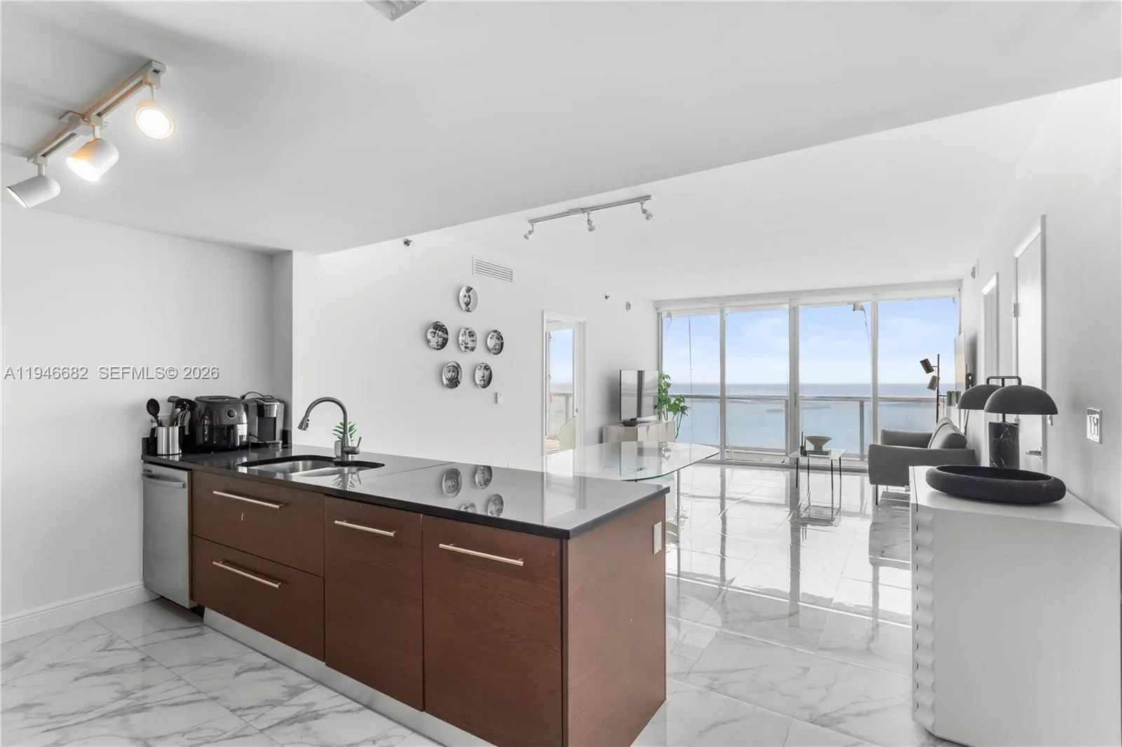 Foto de propiedad en 465 Brickell Avenue 5505, Miami, FL 33131 Miami con MLS# 