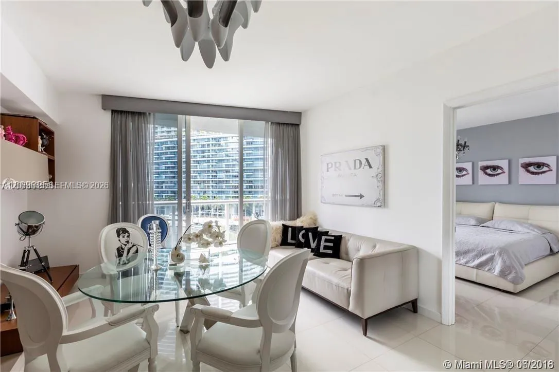 Foto de propiedad en 465 Brickell Avenue 604, Miami, FL 33131 Miami con MLS# 