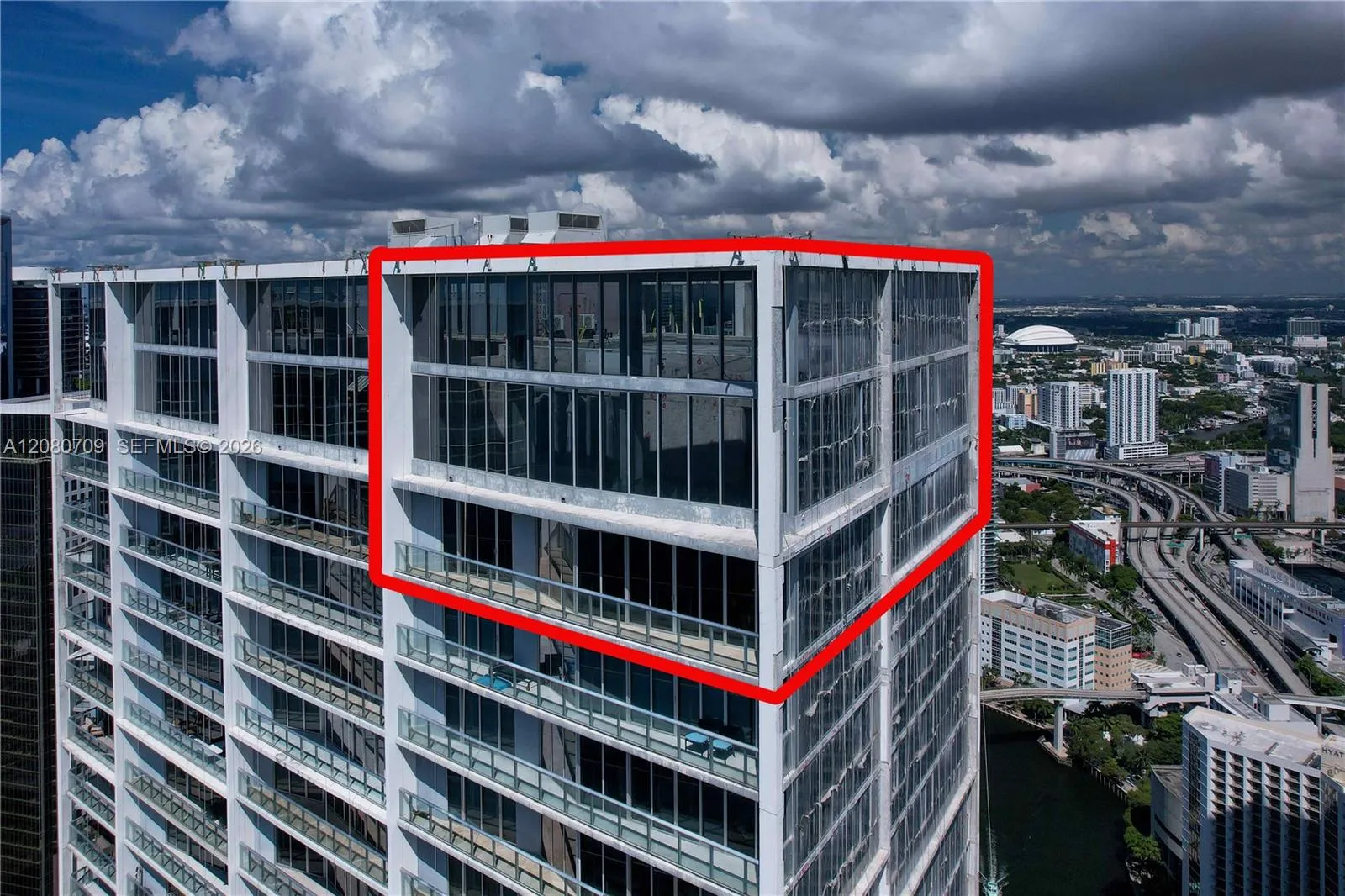 Foto de propiedad en 465 Brickell Avenue PH5701, Miami, FL 33131 Miami con MLS# 