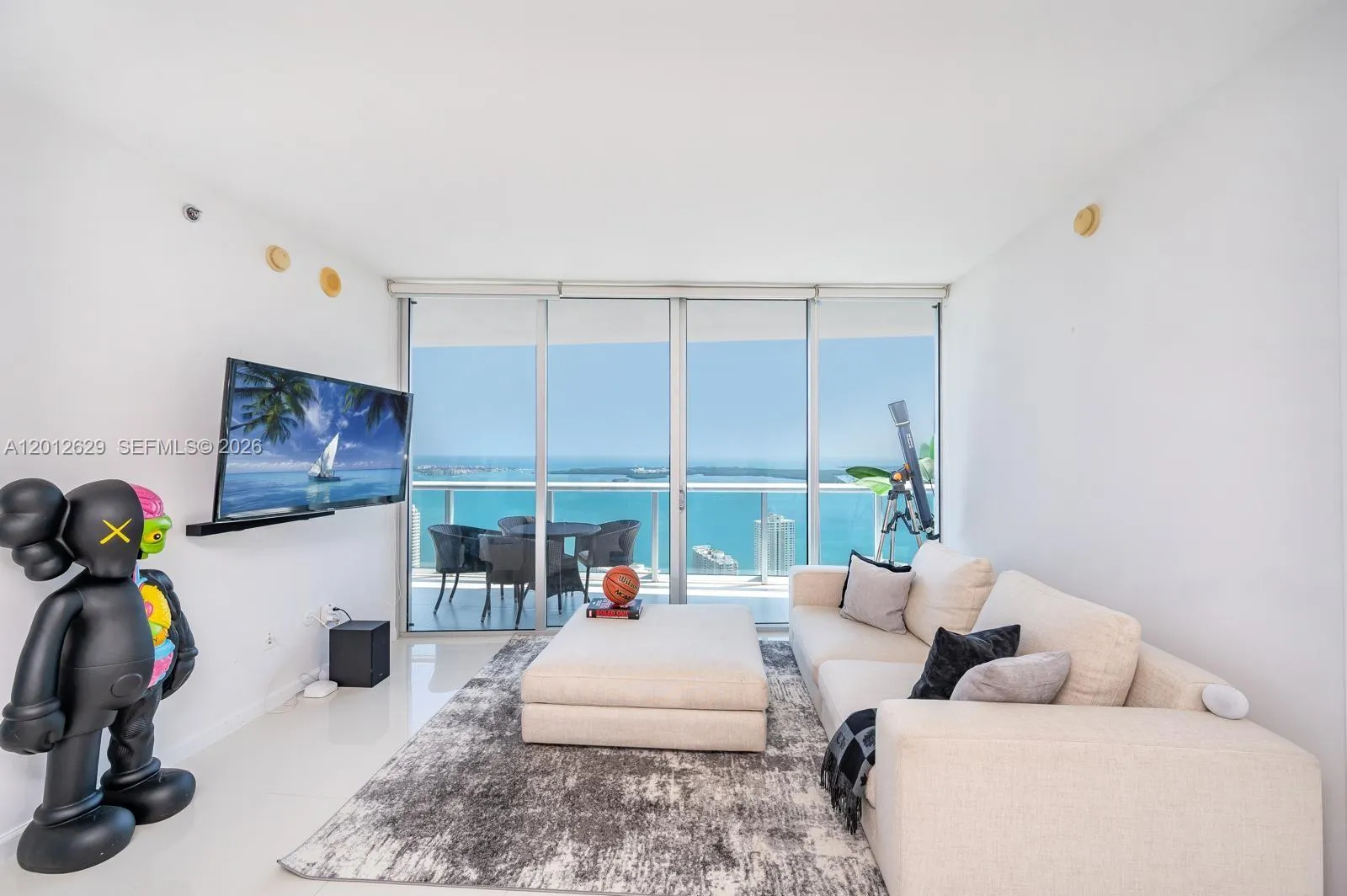 Foto de propiedad en 465 E Brickell Avenue 5305, Miami, FL 33131 Miami con MLS# 