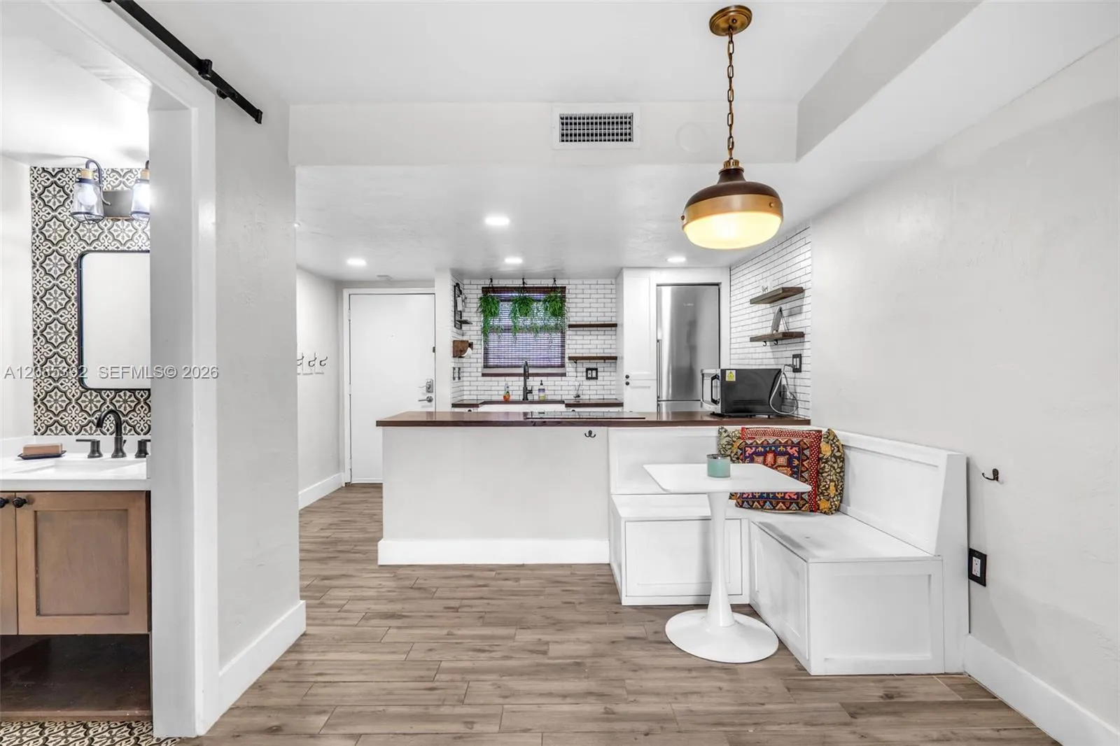 Foto de propiedad en 465 Swallow Drive 10, Miami Springs, FL 33166 Miami Springs con MLS# 