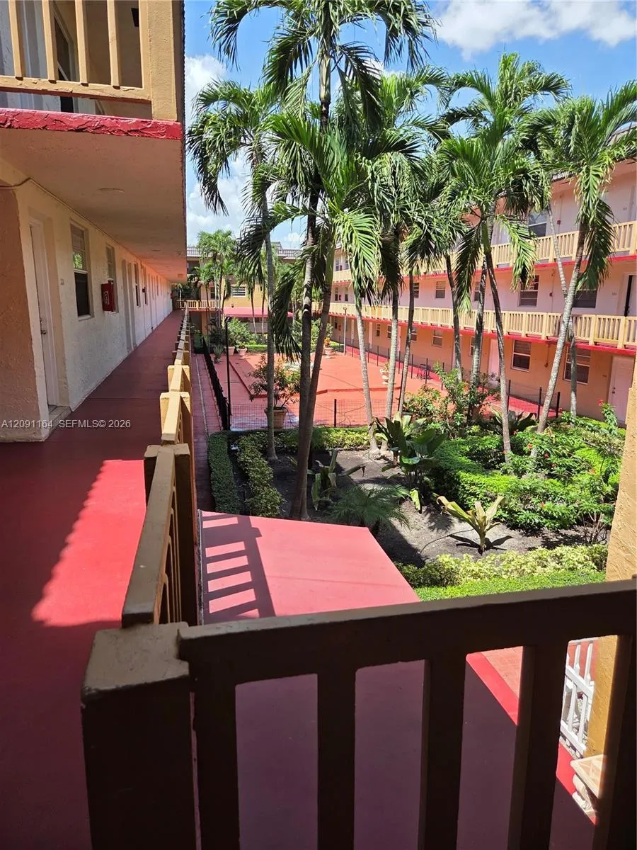 Foto de propiedad en 4655 Palm Avenue 222, Hialeah, FL 33012 Hialeah con MLS# 