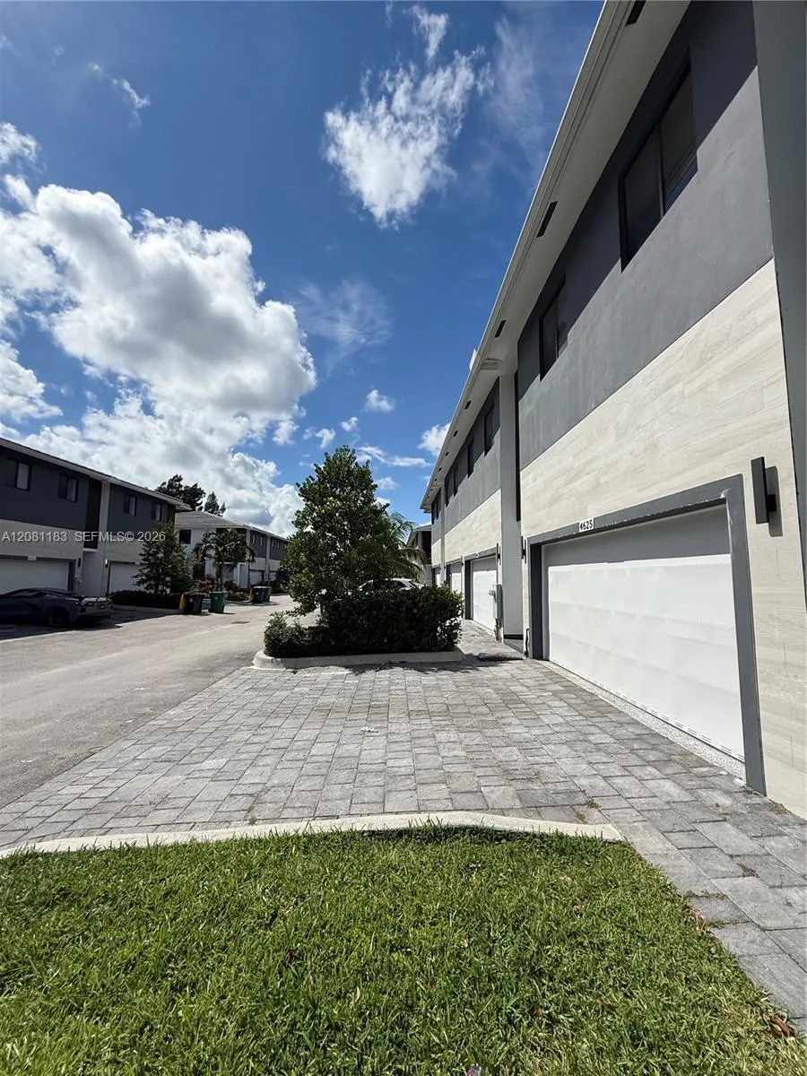 En Renta 4655 SW 32nd Avenue 2B, Dania Beach, FL 33312, Dania Beach, FL 33312