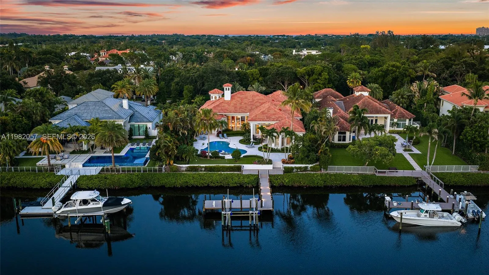 Foto de propiedad en 466 Mariner Drive, Jupiter, FL 33477 Jupiter con MLS# 