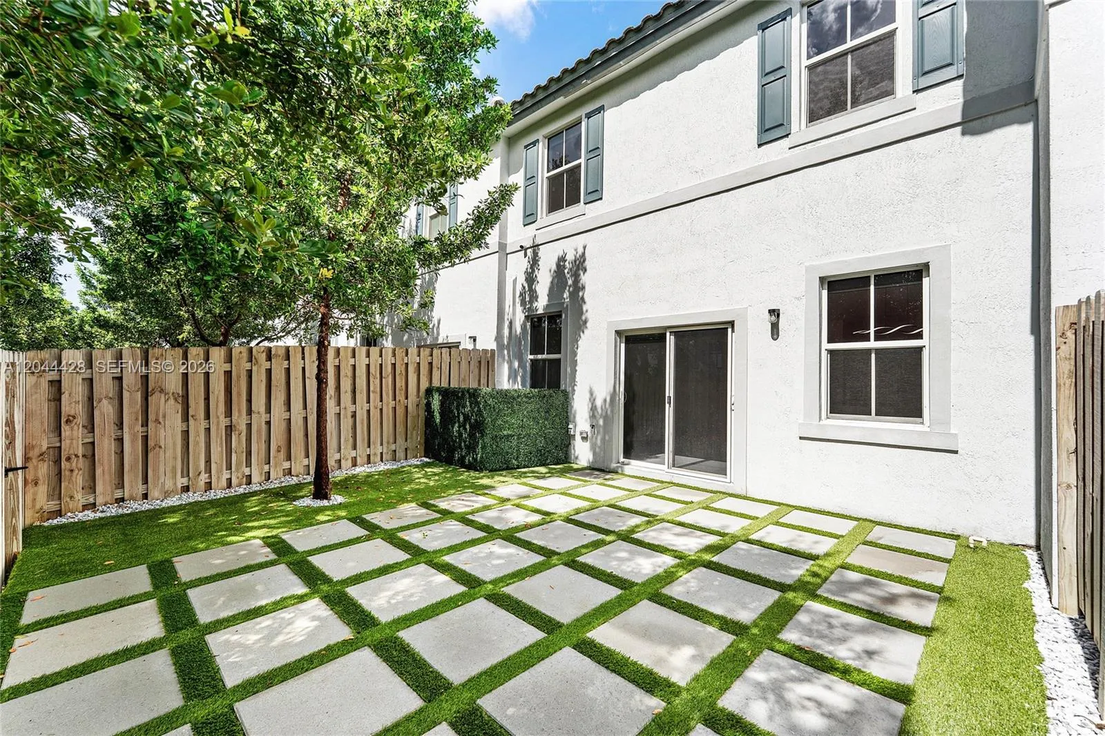 Foto de propiedad en 4669 NW 118th Avenue, Coral Springs, FL 33076 Coral Springs con MLS# 