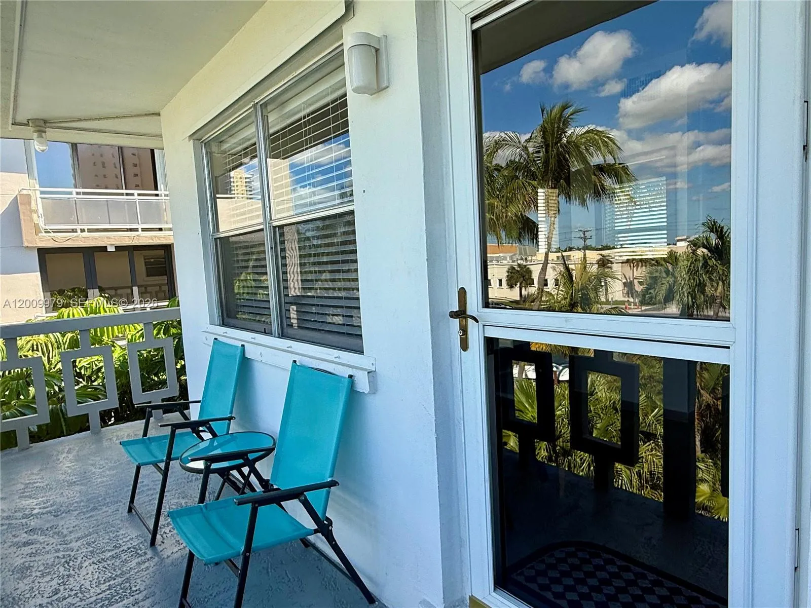 Alquilada 467 Golden Isles Drive 310, Hallandale Beach, FL 33009, Hallandale Beach, FL 33009