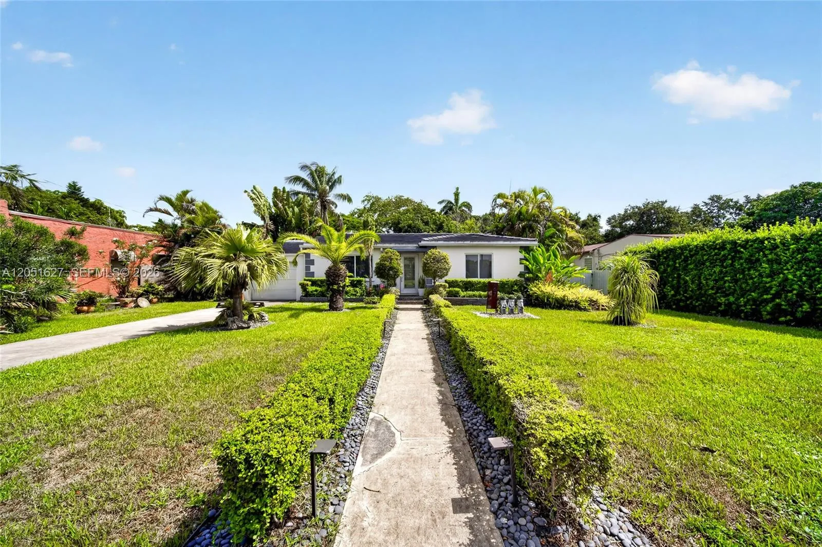 Foto de propiedad en 467 NE 129th Street, North Miami, FL 33161 North Miami con MLS# 