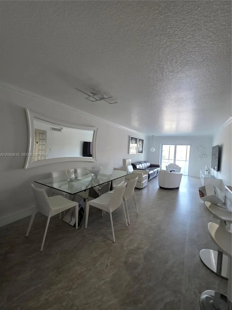 Vendido 4670 W 13th Lane 206, Hialeah, FL 33012, Hialeah, FL 33012