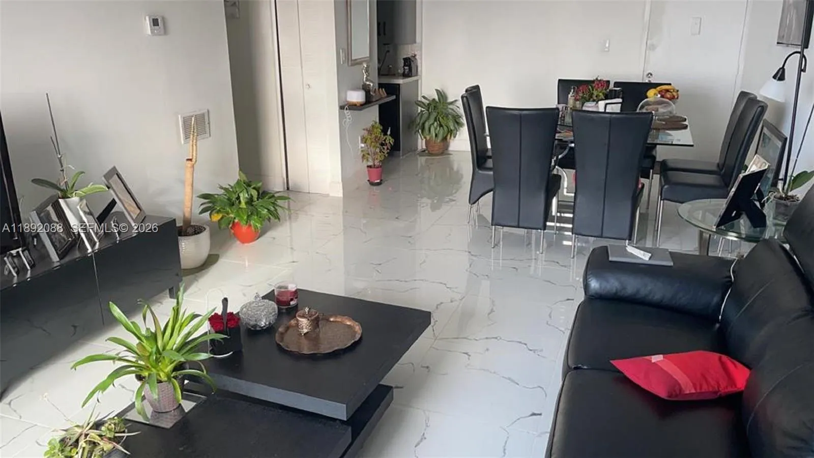 Foto de propiedad en 4675 W 18th Court 1011, Hialeah, FL 33012 Hialeah con MLS# 